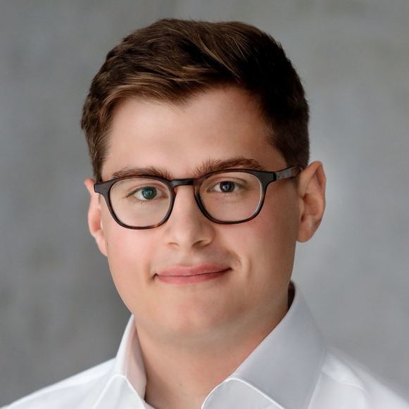 Thumb ticker lg tobias bewerbungsfoto 2  1   another copy 